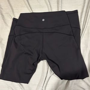 Lululemon women’s size 8 black in color